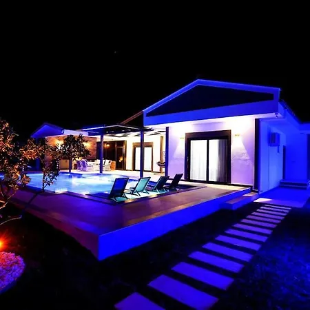 Villa Isitmali Havuzlu Masaj Koltuklu Luks Papatya
