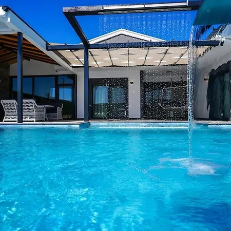 Villa Isitmali Havuzlu Masaj Koltuklu Luks Papatya *