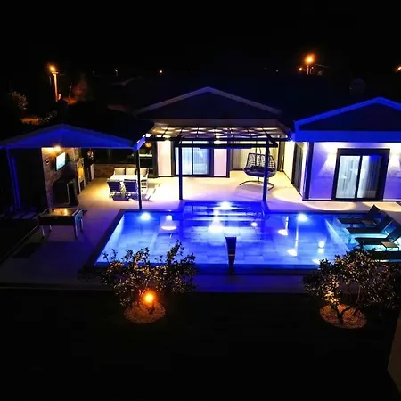 Villa Isitmali Havuzlu Masaj Koltuklu Luks Papatya
