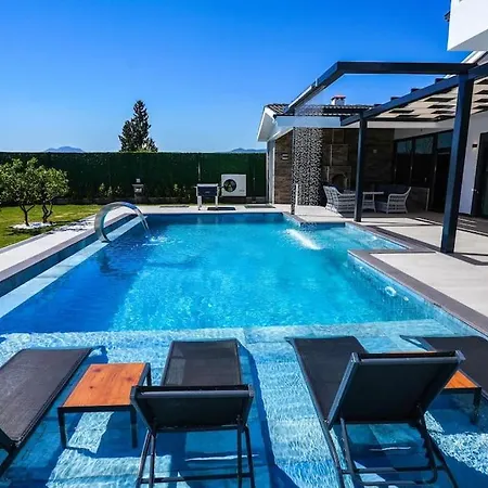 Villa Isitmali Havuzlu Masaj Koltuklu Luks Papatya *