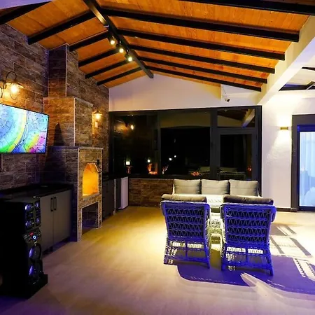 Isitmali Havuzlu Masaj Koltuklu Luks Papatya Villa *