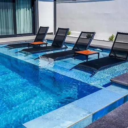 Isitmali Havuzlu Masaj Koltuklu Luks Papatya Villa