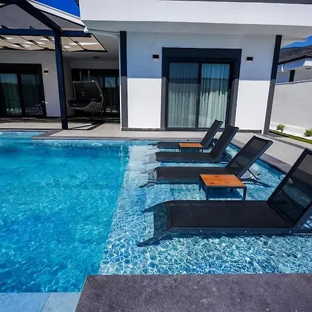 Isitmali Havuzlu Masaj Koltuklu Luks Papatya Villa Toparlar