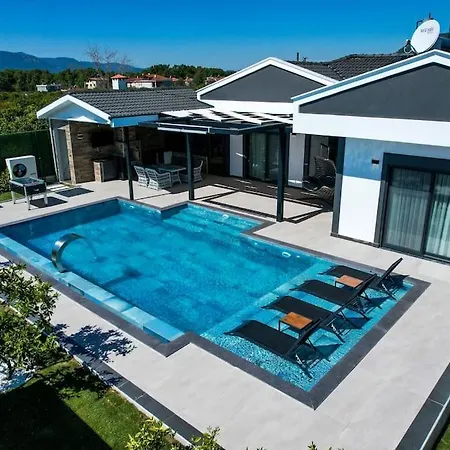 Isitmali Havuzlu Masaj Koltuklu Luks Papatya Villa *